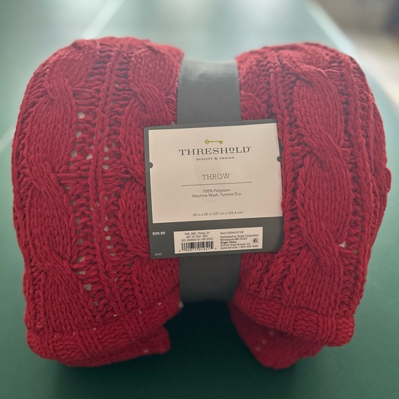 Threshold Throw - Picture 1 of 4